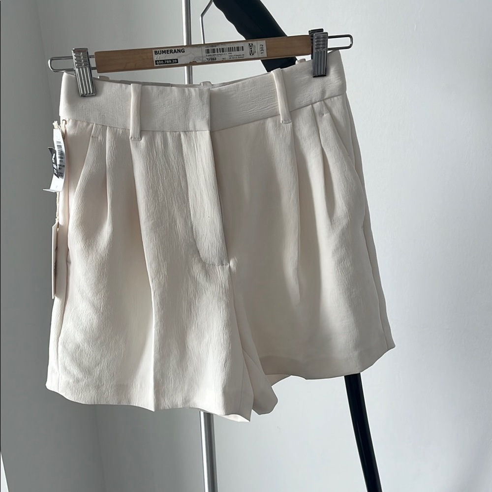 Aritzia effortless shorts